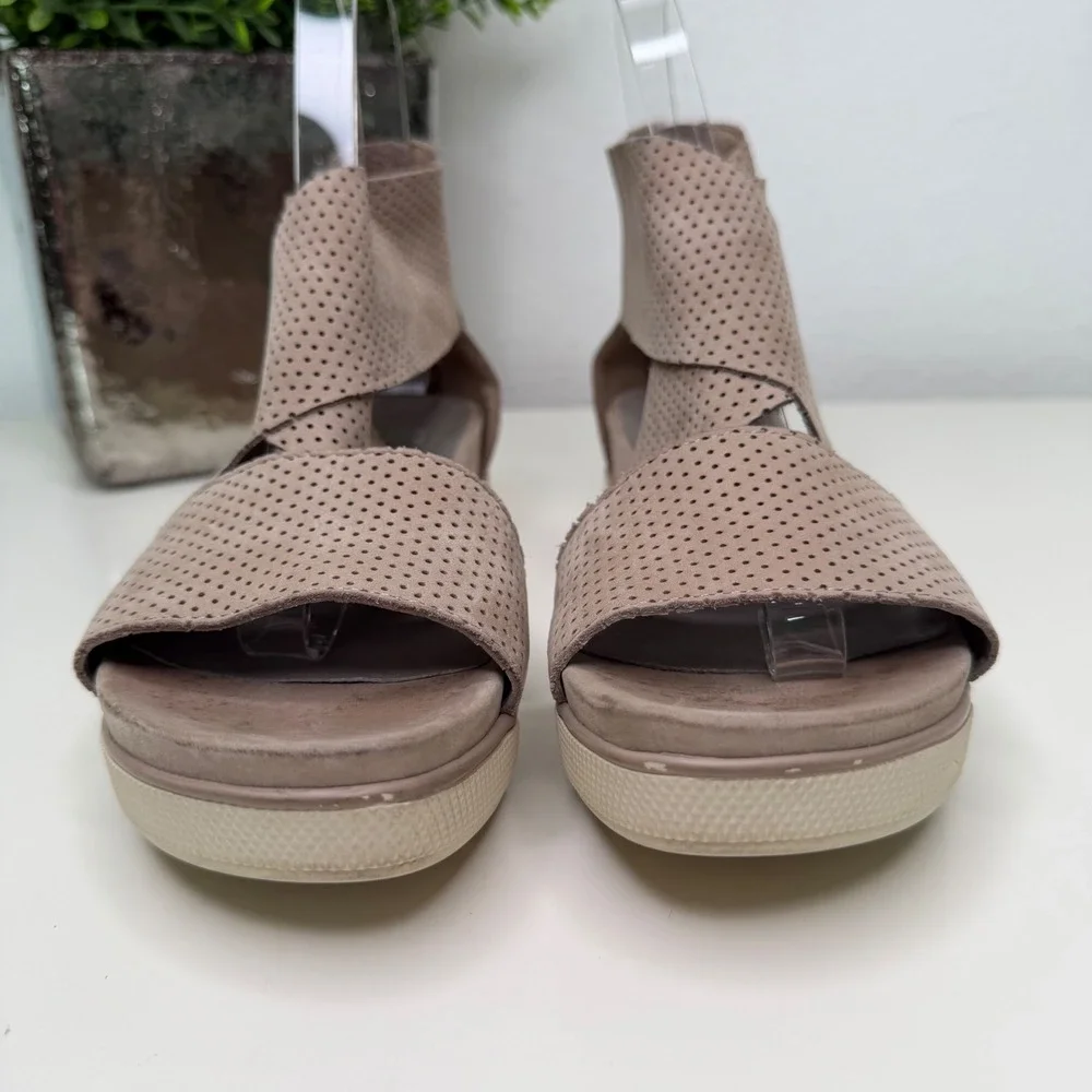 Eileen Fisher Platform Sandals‎ Womens Taupe Perforated Nubuck Minimalist 7